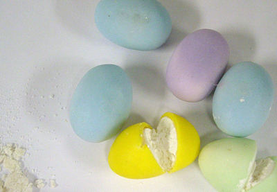 米の旅行者、イースター・エッグにコカインを隠す