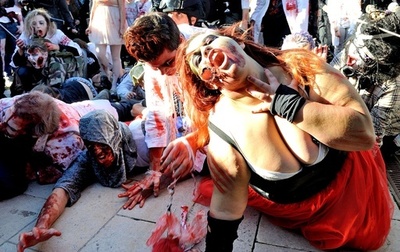 フランスにゾンビが大量出没、仮装イベント