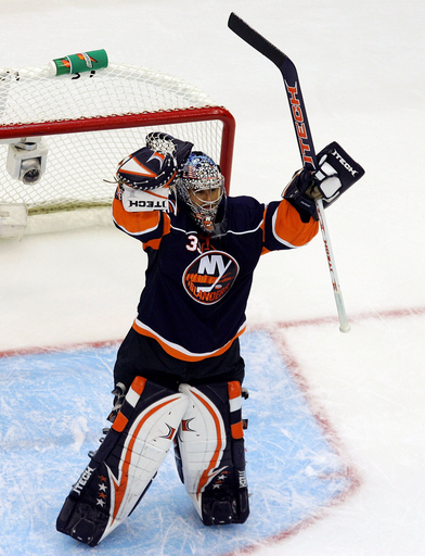 アイランダーズ ホームでレンジャーズを降す