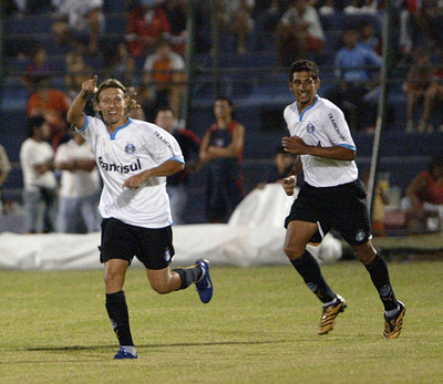 ＜サッカー 07リベルタドーレス杯南米選手権＞グレミオ アウェーでセロ・ポルティーニョを降す - パラグアイ