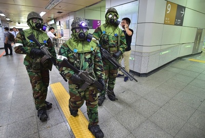韓国軍、ソウルの地下鉄駅で対テロ訓練