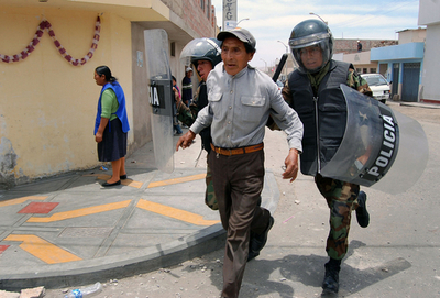 ペルー政府、南部地域に30日間の非常事態宣言