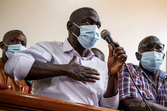 ウガンダ大統領、民間人を軍事法廷で裁く法律に署名