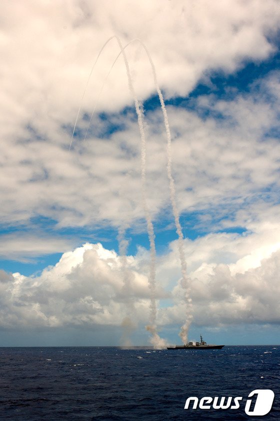2014年、リムパックでSM-2ミサイル迎撃訓練をする韓国海軍駆逐艦「西厓柳成龍」(c)news1