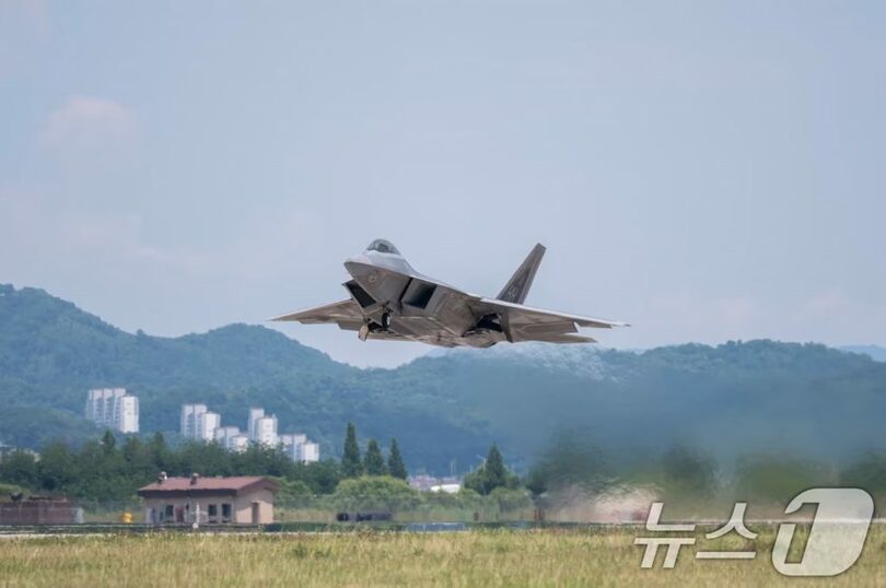 2024年6月26日、烏山基地から飛び立つ米空軍のステルス戦闘機＝韓国空軍(c)news1