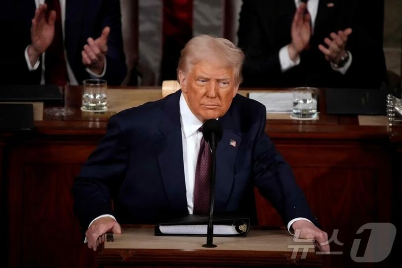 トランプ米大統領が米議会の上下両院合同会議で演説し、アラスカの天然ガスパイプライン事業への韓国や日本の投資に言及＝2025年3月4日、ワシントン(c)AFP/news1