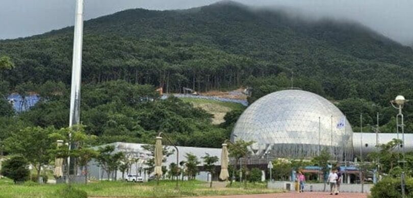 羅老宇宙センター入り口に位置する科学館(c)KOREA WAVE