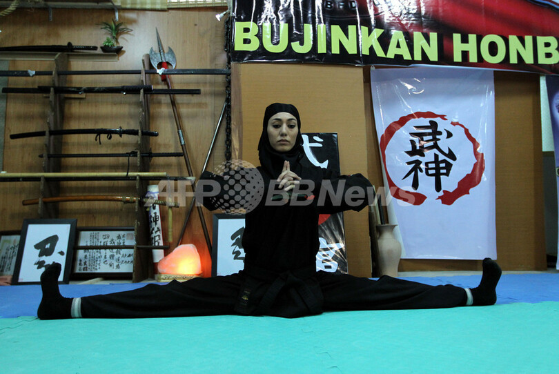 イラン女性に「忍術」が人気？華麗な技を披露