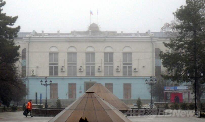 親ロシアの武装集団、クリミアの議会を占拠 ウクライナ