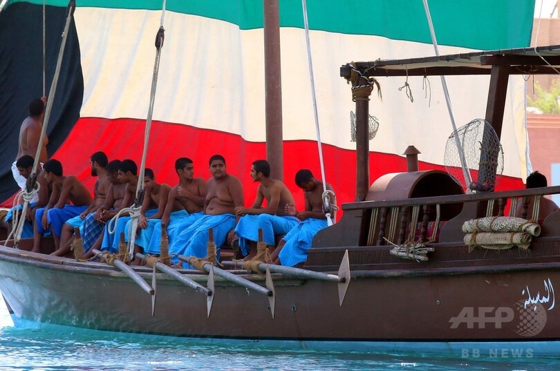 クウェートで真珠採り大会、伝統のダウ船で