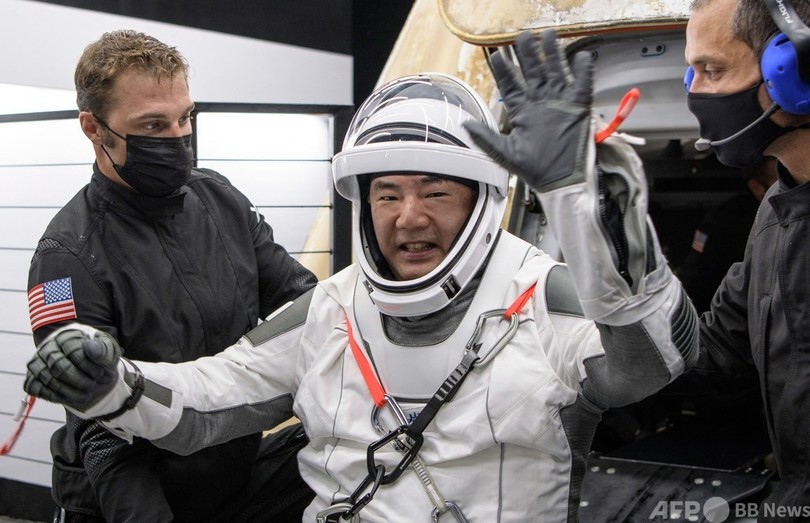 野口さんら乗ったクルードラゴン、地球に帰還
