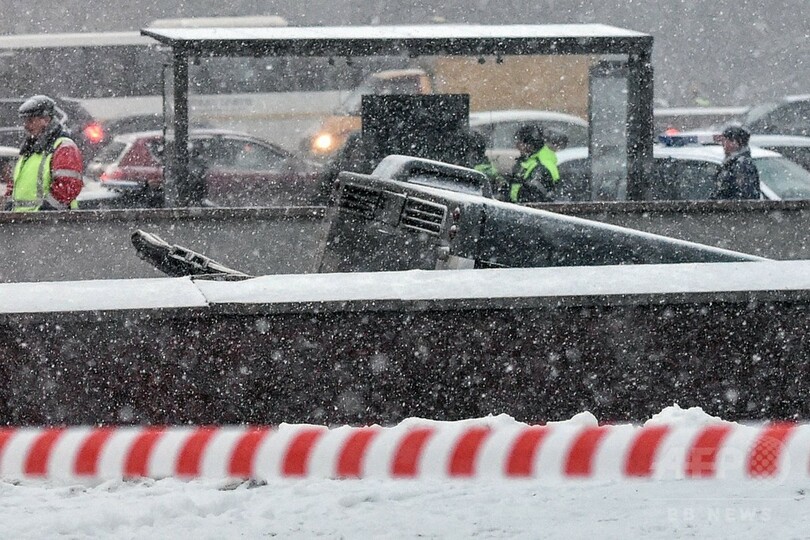 バスが歩行者用地下道に突っ込む、4人死亡 モスクワ