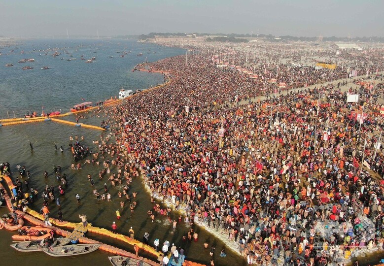 00万人以上が聖なる川で沐浴 世界最大の宗教祭 クンブメーラ 印 写真25枚 国際ニュース Afpbb News