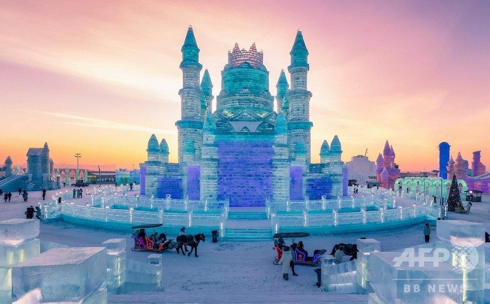氷の城が鮮やかにライトアップ、ハルビン国際氷雪祭 中国 写真5枚 国際 