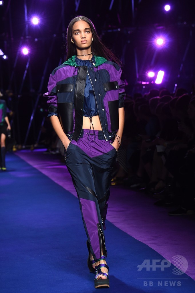 「ヴェルサーチ」17年春夏