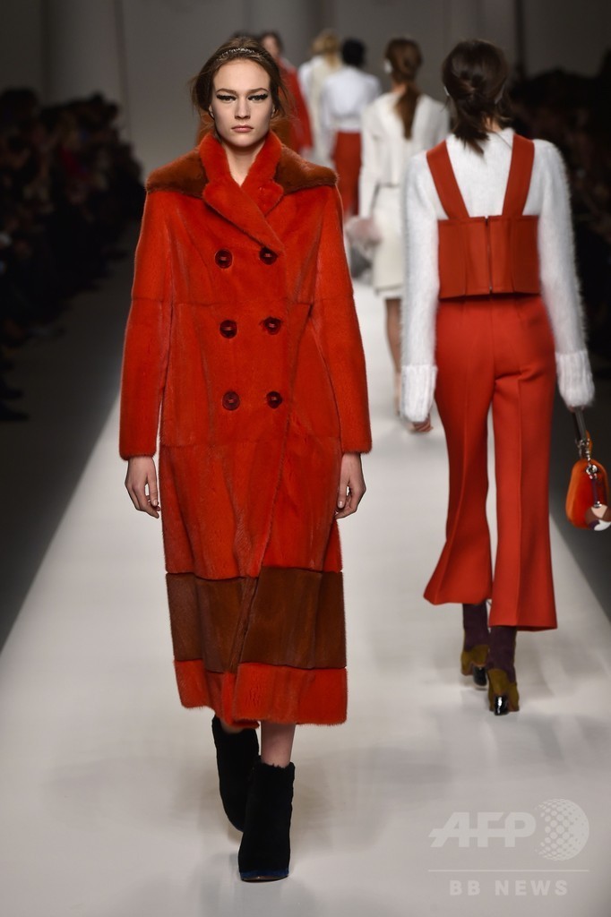 スイスのアーティスト、ゾフィー・トイベル=アルプの作品から着想、「フェンディ」15/16秋冬