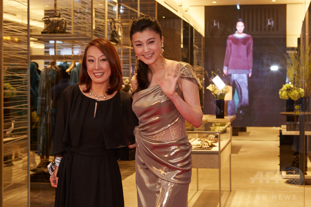 「ブティック アシダ 御堂筋」オープン、藤原紀香が祝福