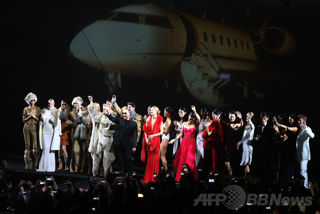 「マイケル・コース」上海旗艦店で記念イベント、ミランダ・カーらも出席