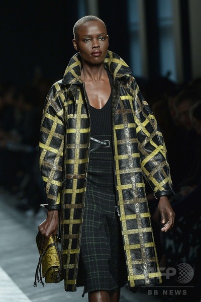 「ボッテガ・ヴェネタ」16/17年秋冬コレクション