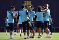 シウタ・エスポルティバ・ジョアン・ガンペール（Ciutat Esportiva Joan Gamper）で練習に臨むFCバルセロナ（FC Barcelona）のハビエル・マスケラーノ（Javier Mascherano、2014年5月16日撮影）。(c)AFP/LLUIS GENE
