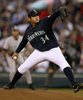 09MLB、シアトル・マリナーズ（%%Seattle Mariners%%）対ニューヨーク・ヤンキース（%%New York Yankees%%）。試合はマリナーズが3-2でサヨナラ勝ちを収めた。写真は先発登板し、9回を8安打2失点に抑え完投でシーズン16勝目を挙げたマリナーズのフェリックス・ヘルナンデス（%%Felix Hernandez%%）。（2009年9月18日撮影）(c)AFP/Getty Images/Otto Greule Jr