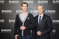 都内で開催された「ラドー（RADO）」のプレスカンファレンスに出席したテニスプレーヤーのアンディ・マレー（Andy Murray、左）とラドーのマティアス・ブレシャン（Matthias Breschan）CEO（2012年9月28日撮影）。(c)RADO