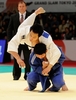 柔道、グランドスラム東京大会（Grand Slam Tokyo 2011）は11日、最終日の男女5階級が行われ、日本勢は3階級で優勝した。

男子100キロ級準決勝で韓国の黄禧太（Hwang Hee-Tae、ファン・ヒーテ、右）と対戦する日本の穴井隆将（Takamasa Anai、2011年12月11日撮影）。(c)AFP/Toru YAMANAKA