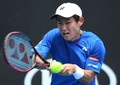 全豪オープンテニス、男子シングルス1回戦。バックハンドを打つ西岡良仁（2017年1月17日撮影）。(c)AFP/SAEED KHAN