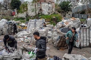 移民の収入支えるごみ収集、存続の危機？ トルコ・イスタンブール