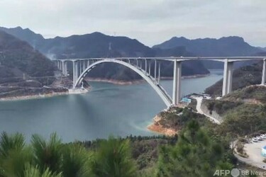 世界初のスパン600メートル超のコンクリートアーチ橋が開通 中国広西