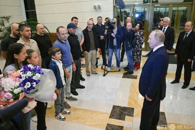  米ロなどが26人の囚人交換、NATO事務総長「加盟国の協力で実現」