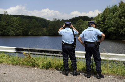 ワニの目撃情報、村をあげての捕獲作戦開始 フランス