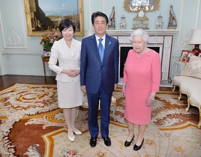 安倍氏死去「深く悲しんでいる」 英女王、天皇陛下に弔辞