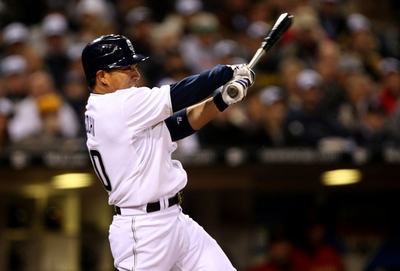 井口 開幕戦で二塁打2本を含む3安打