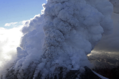 チリのチャイテン火山、再び活動活発化