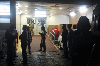 インド・ムンバイで女性カメラマン強姦される、男性伴い取材中