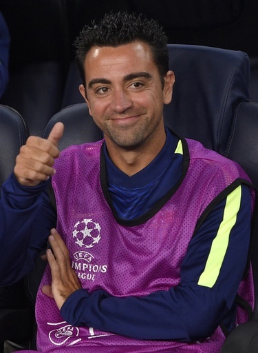 カタール移籍確実のシャビ、父親も「別れを伝えるときが来た」