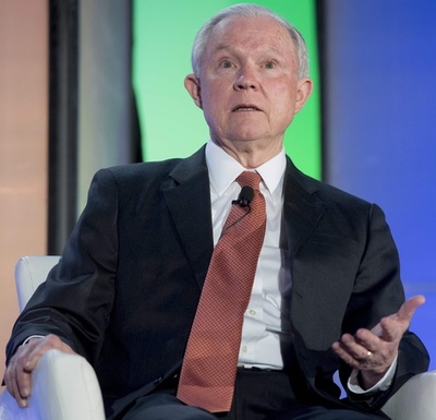 米司法長官「犯罪者には可能な限り重い刑を」、前政権方針を覆す