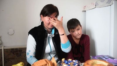 夫がウイグルの収容施設に、キルギス女性が涙の訴え 中国への圧力求める