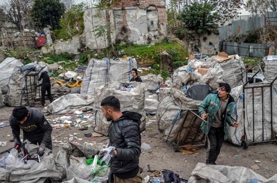 移民の収入支えるごみ収集、存続の危機？ トルコ・イスタンブール