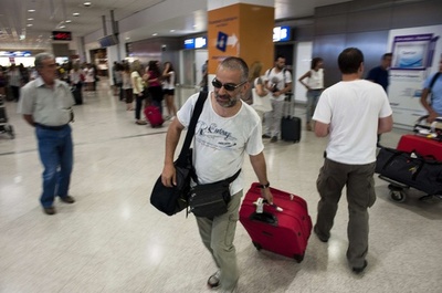 国民投票のため一時帰国する国外在住者も、ギリシャ