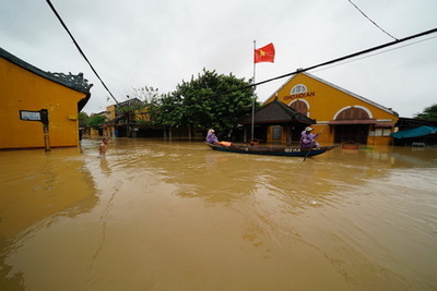 APEC開催目前のベトナム、台風23号の死者69人に