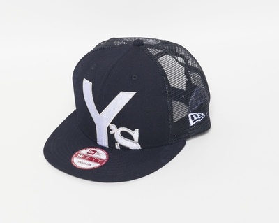 Y's × ニューエラ、大胆ロゴの新作キャップ29日発売