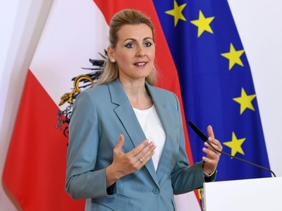 学生時代の論文で盗用の疑い、オーストリア労働相が辞任