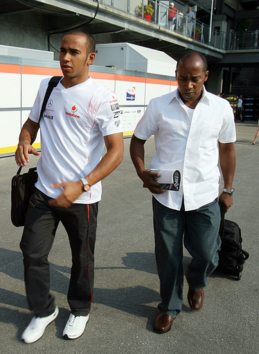 ハミルトン レース開始を控え会場に到着