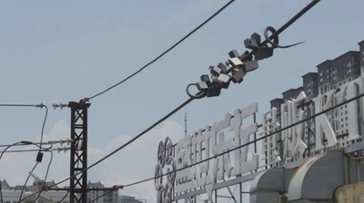 中国昆明の10kV送電線で「ヘビ型ロボット」が巡回検査を実施