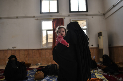 過激派戦闘員のフランス人妻「シリアで裁かれるべき」 仏政府