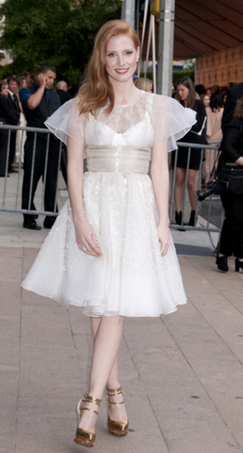 ジェシカ・チャスティン、YSL新作フレグランス「マニフェスト」の顔に