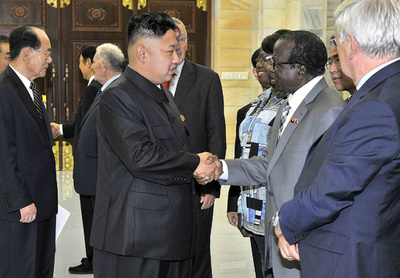 北朝鮮の労働者154人がアンゴラ出国 同盟関係の維持も強調