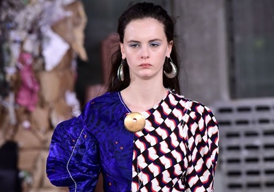 猫の目が光る「マルニ」18/19年秋冬